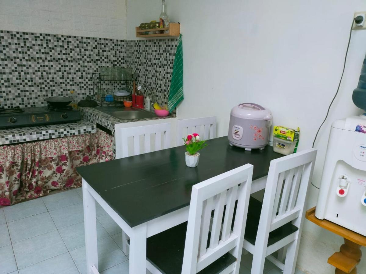 Shifana Homestay Syariah Джок'якарта Екстер'єр фото